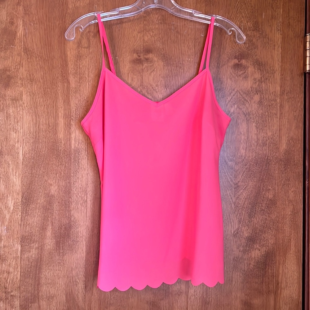 Pink tank top with scalloped bottom